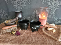 Cauldron with wooden handle - tin