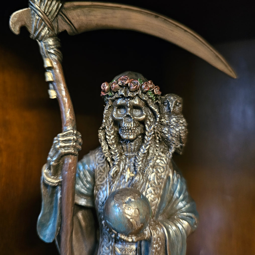 Statue Résine Santa Muerte et la Faux, Folklore Sud Américain, H 21 cm Statue Résine Santa Muerte et la Faux, Folklore Sud Américain, H 21 cm